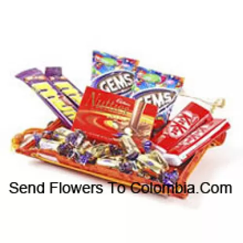 Подарочные упаковки разнообразных шоколадных конфет (Этот продукт должен сопровождаться цветами)