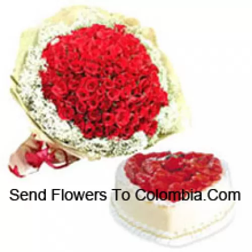 Bouquet de 100 roses rouges avec des garnitures saisonnières et un gâteau en forme de cœur à l'ananas de 1 kg