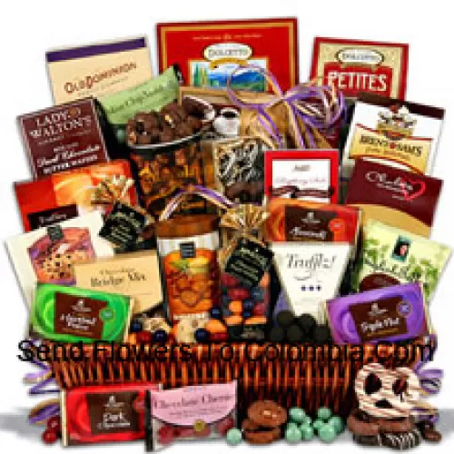 Esta incrível nova adição à nossa coleção de cestas de presentes de chocolate transborda com vinte e quatro indulgências de chocolate pecaminosamente deliciosas que impressionarão até os mais experientes chocólatras. Com uma seleção generosa de iguarias gourmet que vão desde barras de chocolate até biscoitos de chocolate e tudo mais, é fácil ver por que esse design é um sucesso. (Por favor, note que nos reservamos o direito de substituir qualquer produto por um produto adequado de valor igual em caso deindisponibilidade de determinado produto)