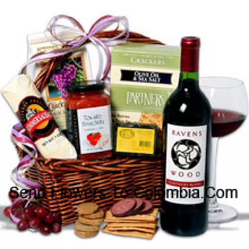 Ten koszyk na Dzień Ojca zawiera Ravenswood Cabernet Sauvignon - 750 ml, Hors Doeuvre Deli Style Crackers od Partners, Pomidorowa Bruschetta od Elki, Czerwone Ciasteczka do Wina od American Vintage, Ser wędzony z hickory i klonu od Sugarbush Farm oraz Kiełbasa wędzona w skórce od Sparrer Sausage Co. (Zawartość koszyka, w tym wino, może się różnić w zależności od pory roku i lokalizacji dostawy. W przypadku braku danego produktu zastąpimy go produktem o równowartości lub wyższej wartości)