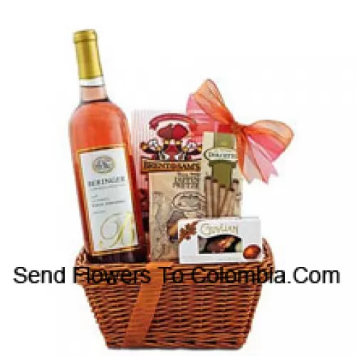 Ce panier-cadeau comprend du vin rosé Beringer White Zinfandel, des coquilles de chocolat belge Guylian, des rouleaux de gaufrettes Dolcetto, des biscuits aux pépites de chocolat et aux framboises Brent & Sam's et des bretzels au miel et au blé de la marque East Shore Specialty. (Le contenu du panier, y compris le vin, peut varier en fonction de la saison et du lieu de livraison. En cas de non disponibilité d'un produit, nous le substituerons par un produit de valeur égale ou supérieure)