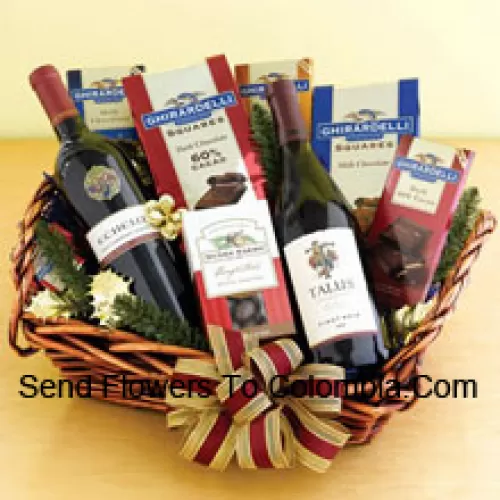 Dieser Geschenkkorb enthält zwei Flaschen kräftigen Rotwein, Schokoladenüberzogene Popper, assortierte Ghirardelli-Schokoladen, darunter dunkle, Minz- und Karamellriegel und -quadrate. (Der Inhalt des Korbes einschließlich Wein kann je nach Saison und Lieferort variieren. Im Falle der Nichtverfügbarkeit eines bestimmten Produkts werden wir das gleiche durch ein Produkt von gleichem oder höherem Wert ersetzen)